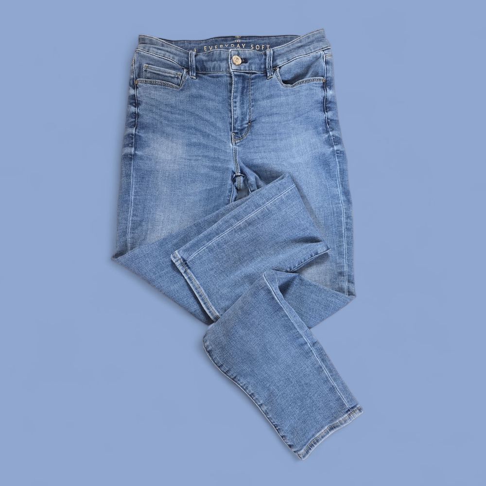 White House Black Market Light Blue Skinny Jeans - Picture 2 of 8